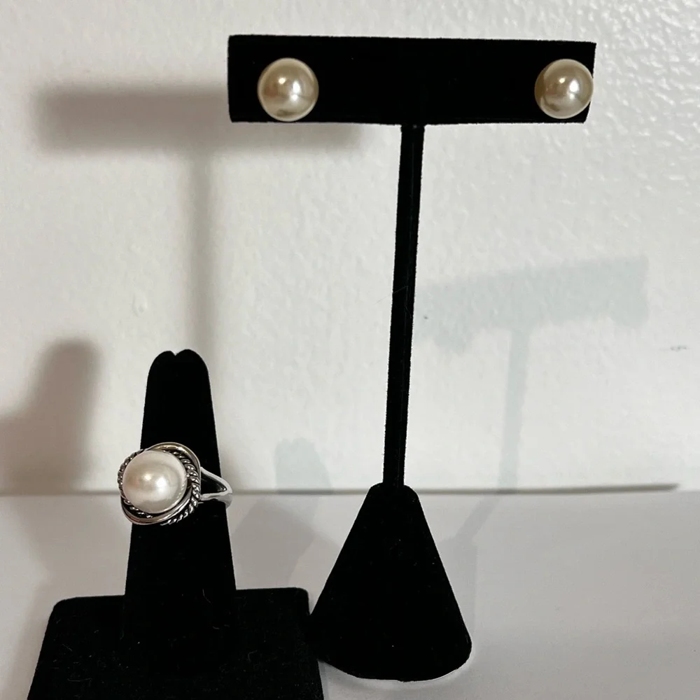 Pearl ring and earring set creamy luster in color not sure of the metal - Picture 9 of 9